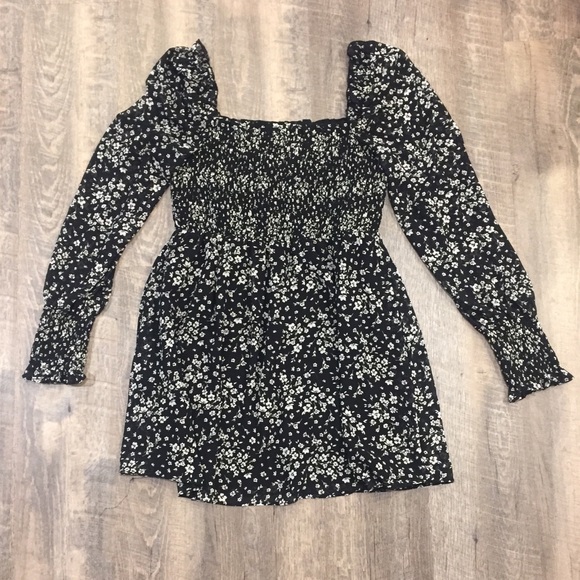 Smocked bust and wrist dress with balloon sleeves - Picture 4 of 4